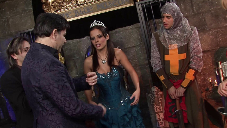 Thot Factory: 巨乳の女の子は、吊るされた男と素晴らしい乱交をしています