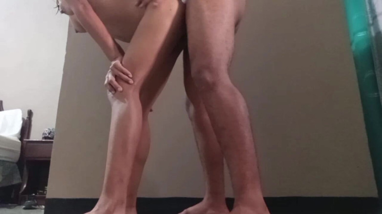 Skinnydanie21: Moje dvacetiletá nevlastní sestra po sprše šukala hubeně