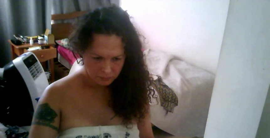 Nikki Montero: Je viens de réussir à publier mes émissions webcam sur ma ligne...