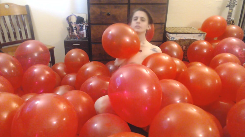 Abby Anna: Grote bundel rode ballonnen naakt