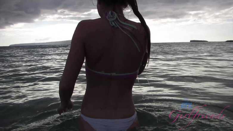 ATK Fans (Girlfriends): Virtual vacation in Hawaii with Sydney Cole