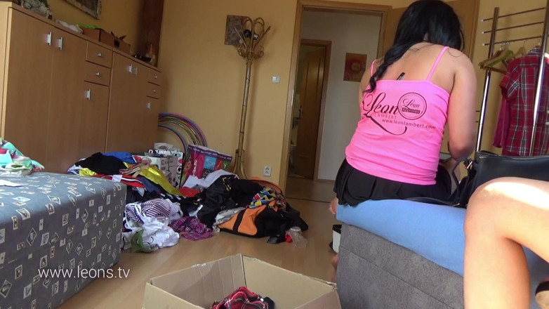 Leon Lambert Girls Twerk Parties CFNM: 3 awek handjob panjang 1 lelaki dengan pantat bergoyang - bahagian a