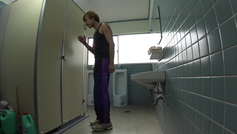 Strix: Сеанс траху кремпаю в туалетах на відкритому повітрі на тренувальних таборах у віддаленій місцевості