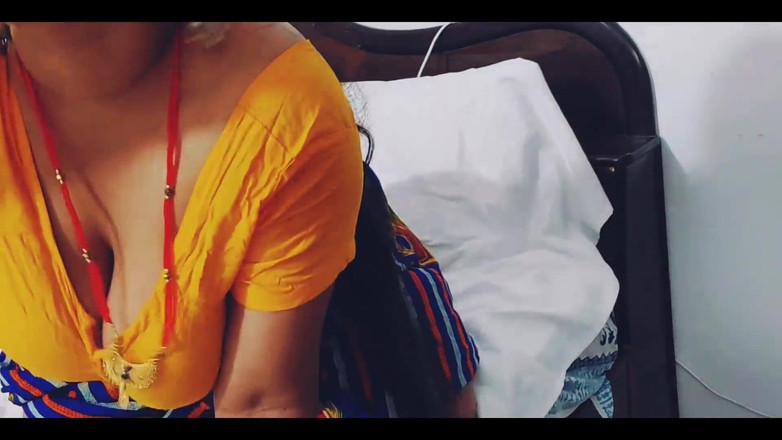 Desi Club House: Indyjski Bhabhi Niegrzeczny seks z jej Dever w brudnej rozmowie