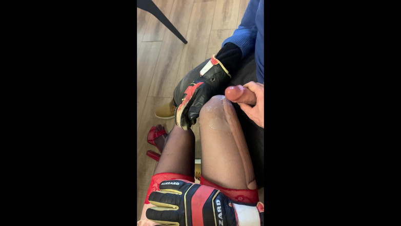 cd_aysemmm: ピザ配達ボーイの太ったチンコ(バイク配達)