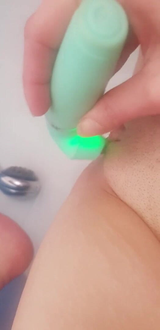 Wet and dirty: Memekku suka main