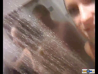 Young Libertines: Futai la duș și futai