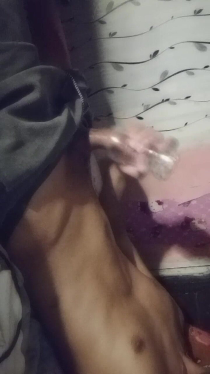 Sunflower Baby 69: Seks oyuncağıyla oynuyor