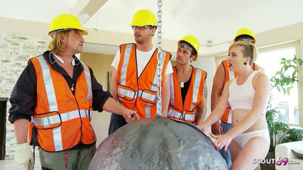 Full porn collection: 갱뱅에서 건설 노동자에게 따먹히는 금발 십대 Miley