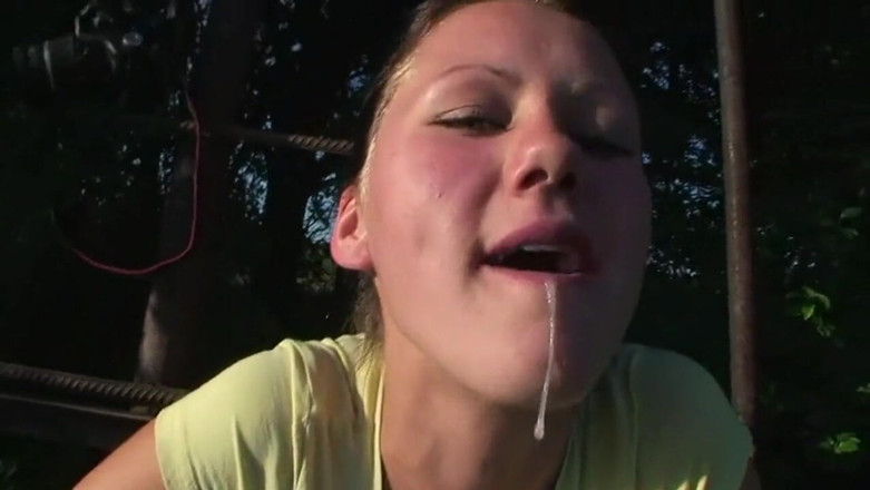 Facial flavor: Der beste kondom-blowjob im freien aller zeiten