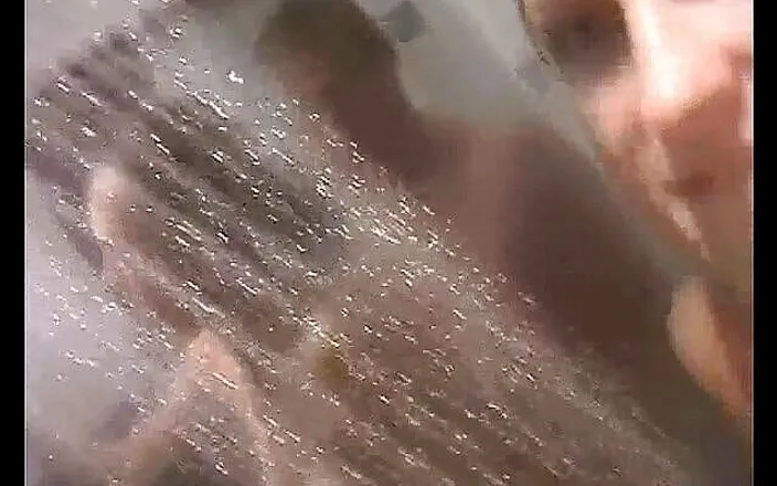 Young Libertines: Shower blwojob and fuck