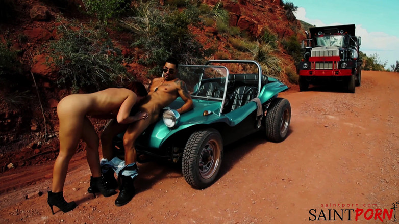 SaintPorn: Jayme Janes warmt de woestijn op met seks en sperma...