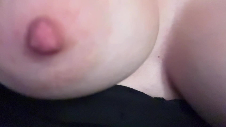 Artemisia Love: Włoskie napalone duże cycki Artemisia Love miga jej duże cycki...