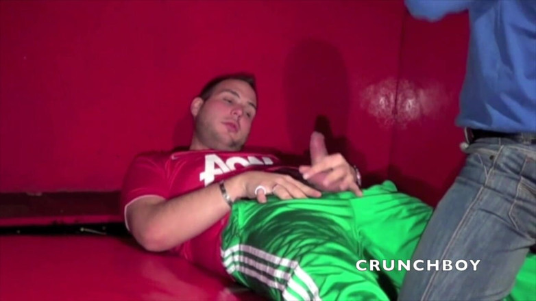 Sneaker gay: Papa gebruikt door scally jongen in Parijs cruisen