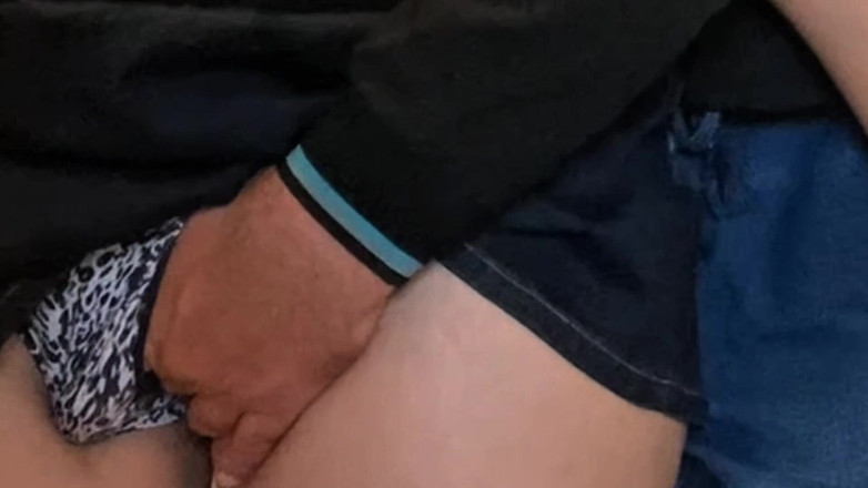 Niki studio: 地下鉄で見知らぬ男にマンコを指マンしてもらいました