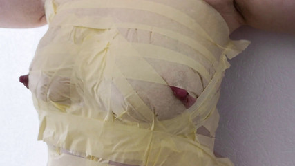 Bouncy Tits Action: Getapte tieten en echt harde zweepslagen
