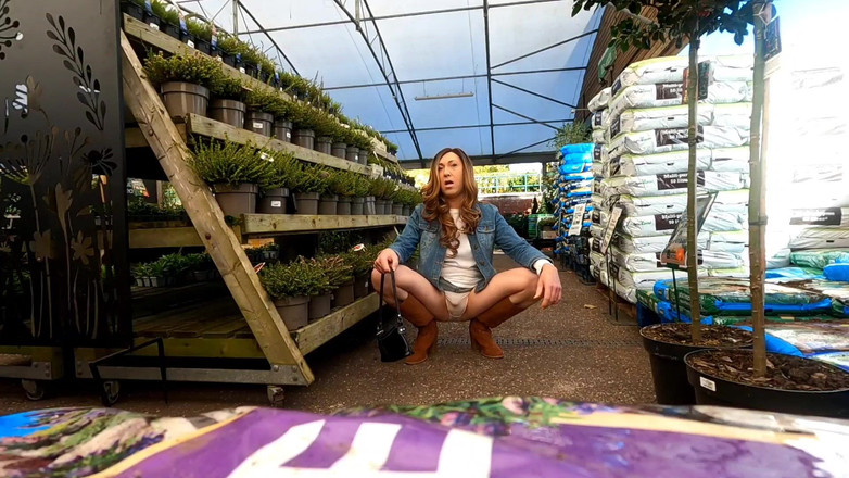 The Midnight Minx: Chuyến đi trung tâm khu vườn của Minxy