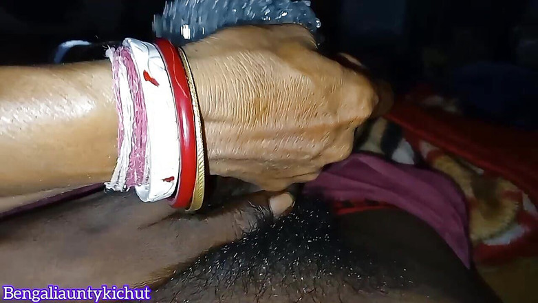 Bengaliauntykichut: Am făcut sex cu mama mea vitregă la ora 3 noaptea