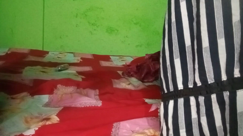 Deshi women: Poprvé sex Můj nově vysokoškolský přítel přijde do mého hostelu...