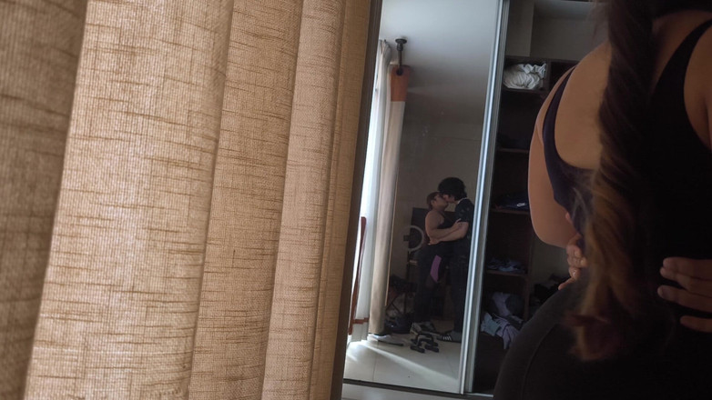 Moo DBOXXX: 私は本当にクレイジーなことをしたいシングルの継母と情熱的にキスをします