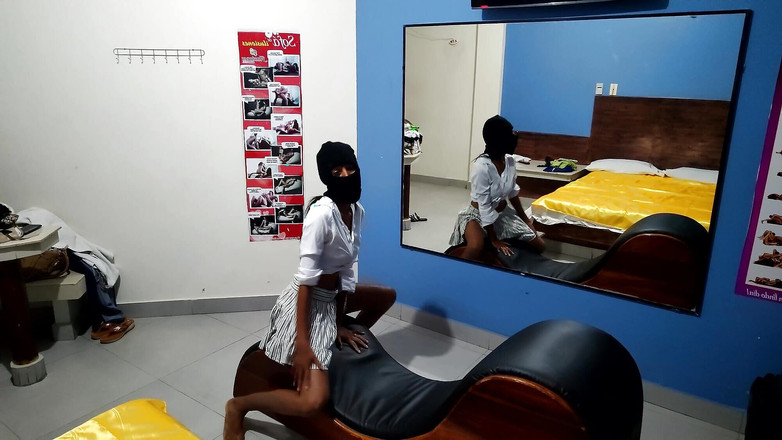 Martin13: Nedávno při příjezdu z Indie! nová modelka z domácího porna...