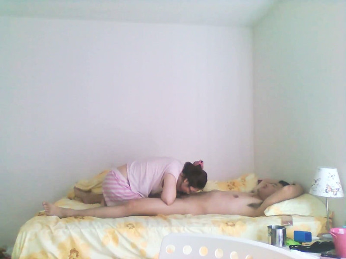 SquishMallow3328: 顺从的中国少女吮吸我的鸡巴20分钟