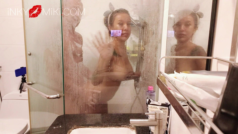 Inky Miki: Đụ trong một nhà nghỉ tắm chung và suýt làm...