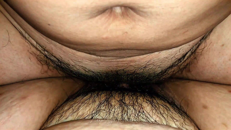 TeenPinayCloseUp: 私は誤って無垢な義理の妹のきついピンク色の膣に射精してしまいました