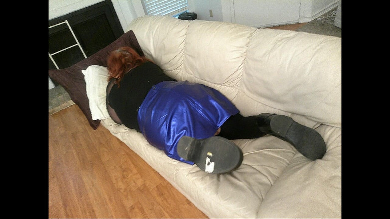 BBW nurse Vicki adventures with friends: L'infermiera Vicki Modella Il Suo Vestito Sexy Che Termina Con...