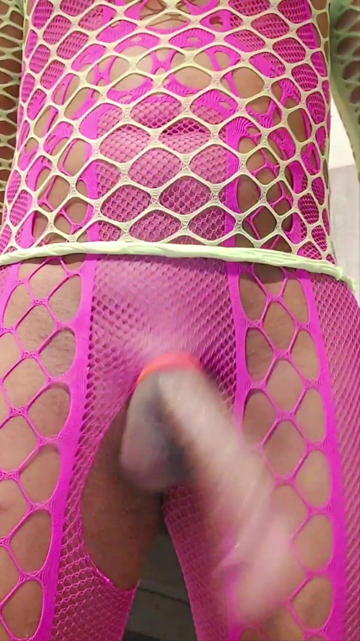 Milah CrossxxX: Mój sąsiad obraża mnie i pluje na mnie przed drzwiami,...