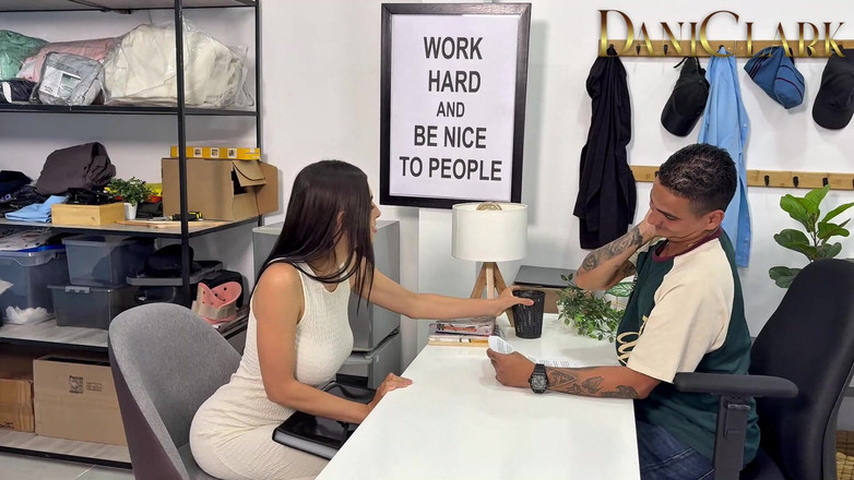 DaniClark: Luật sư đụ khách hàng của cô ấy để kết thúc hợp đồng của...