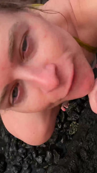 Szorstki amator na zewnątrz sex oralny i twarzy