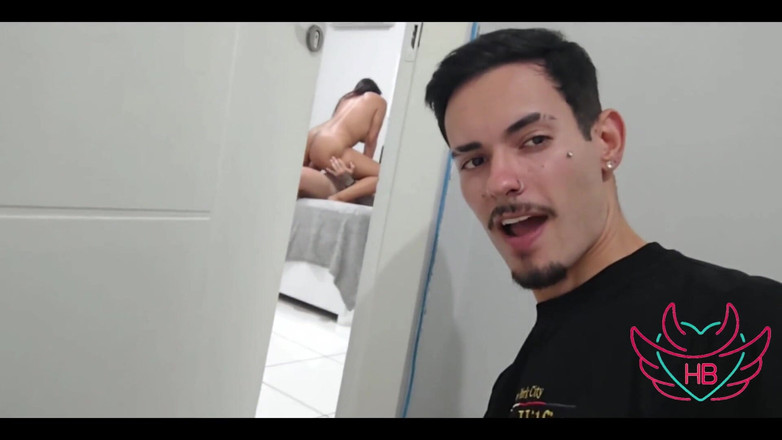 Heitor Baumann ofc.: 友人を訪ねて、彼が妻と一緒にいるのを現場で見つけました