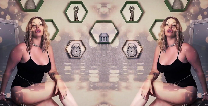 Goddess Misha Goldy: 자지가 작고 절대적으로 한심하기 때문에 기쁘게하는 여성에게 완전히 쓸모가 없습니다!