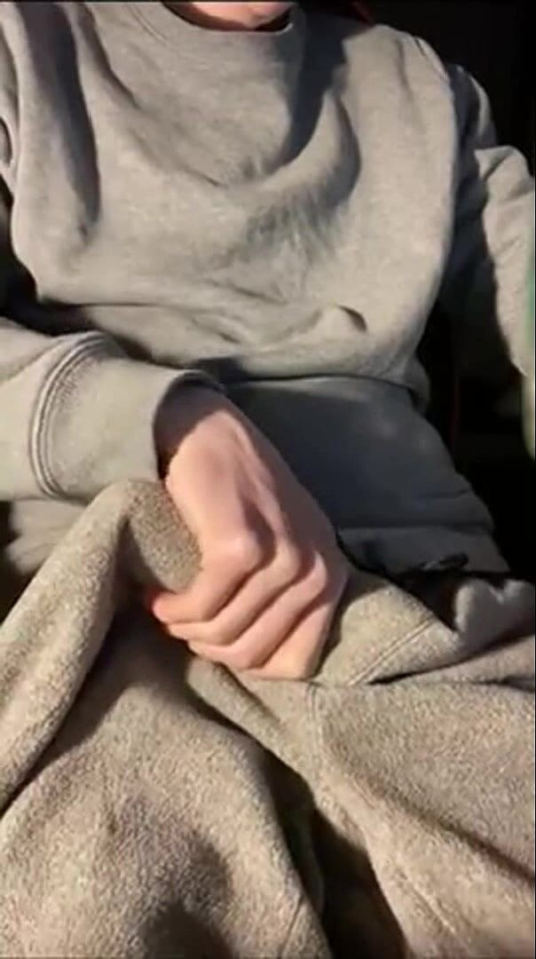 qaz11: Branlette devant la caméra 138