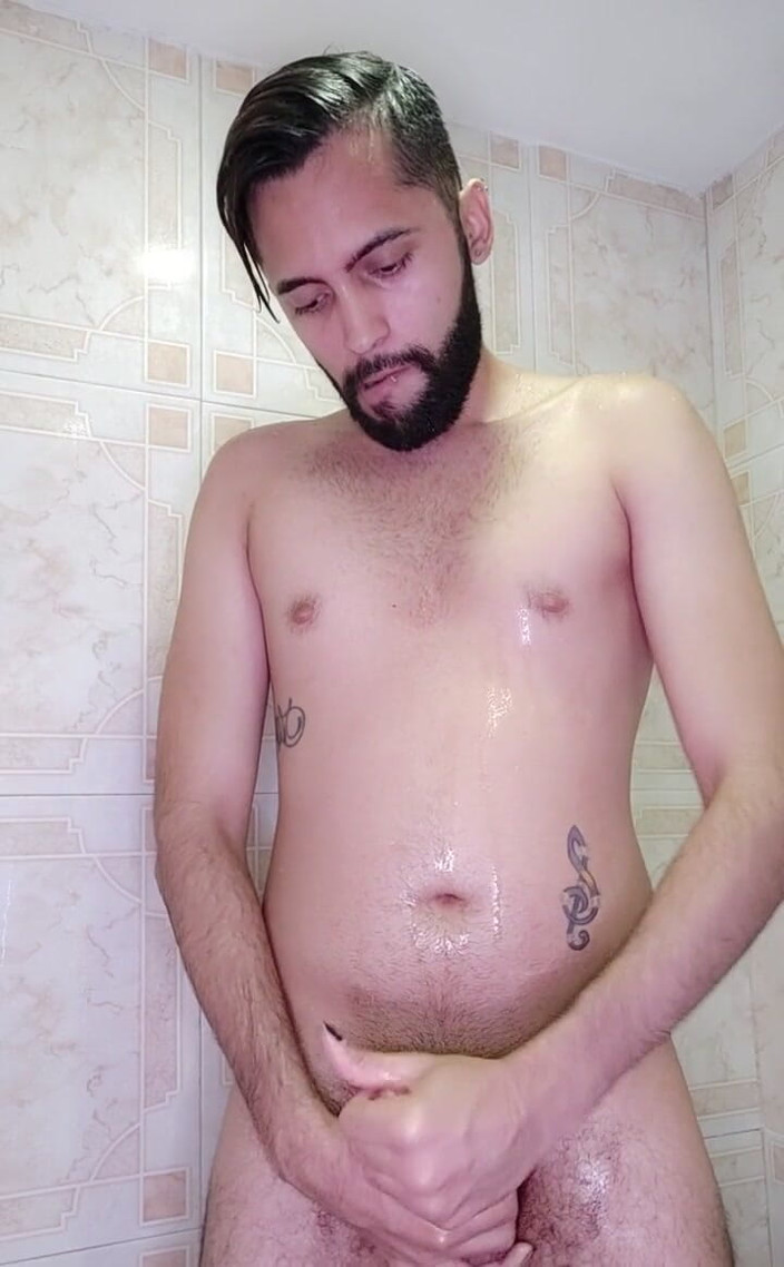 Camilo Brown: 私があなたの中のこのコンドームを壊して、その甘いお尻を繁殖させるのを想像できますか?