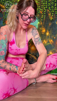 6'7 Giantess Self-worship Size 16 Big Feet - Deep Toe Gagging, Spit-drenched Soles & POV Cleanup