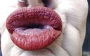 TLC 1992: Matte merah lipstik super closeup