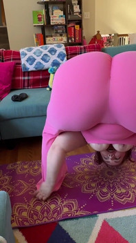 Bww MILF Kinky Katie Masturbates During Yoga - JOI