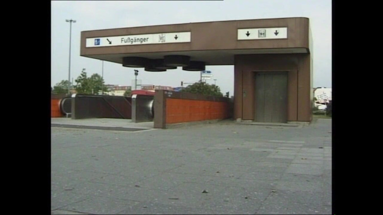 Deutschland porn: Блондинка збуджена мамка трахається поза домом