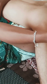 Desi Stepmom in Green Sari Hot Fuck. Indian Village Sex.