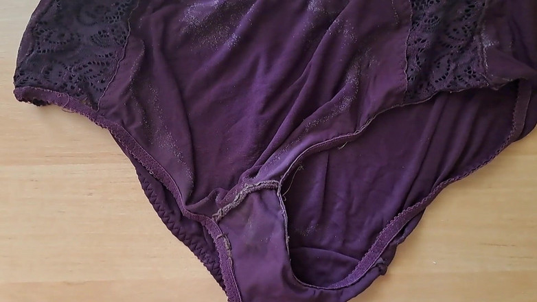 Younger_94: Ibu-ibu lagi asik orgasme sampai orgasme