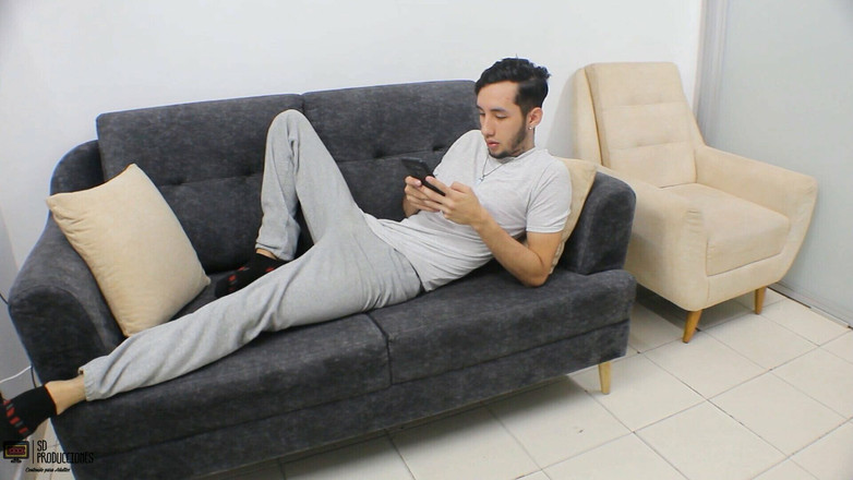 Vayolet: 小さな王女は家にいて、私は彼女の猫をファックすることになります - スペイン語のポルノ