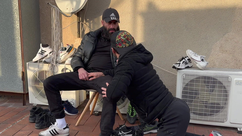 The Bearded Master: Sneakers &amp; fetish kaki. Sarjana berjanggut &amp; Kike Gil.