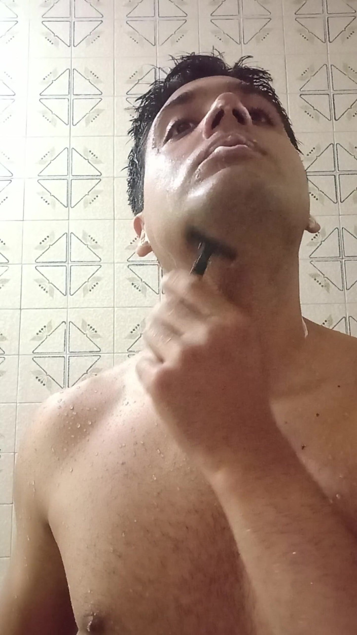 Guss: A Moreno Guy Alone in the Bathroom