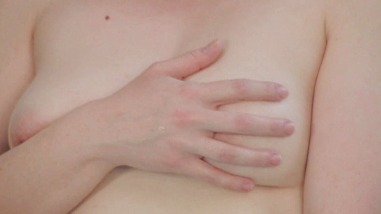 SEXUAL SIN: Mädchen in jacuzzy masturbiert ihn mit ihrem sextoy selbst (Selbst liebende...