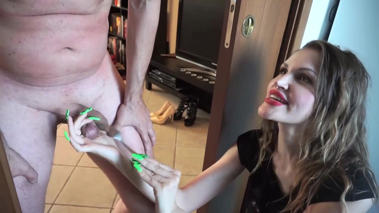 Lady Mesmeratrix Official: Femdom crazy chick punishing his cock on the door