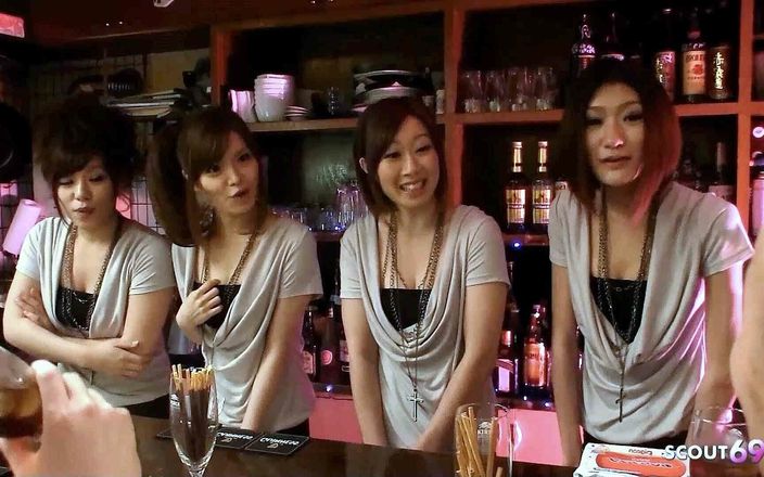 Full porn collection: Swingerseksorgie met tengere Aziatische tieners in een Japanse club