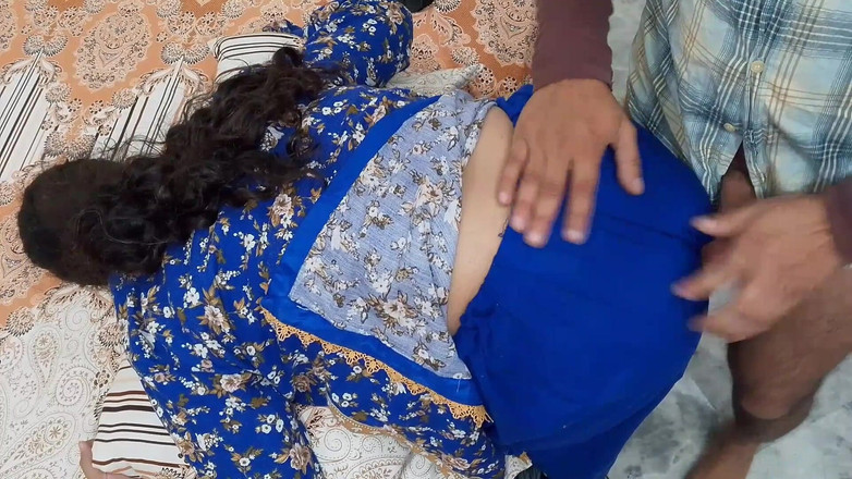 QueenbeautyQB: 내 인도 계모는 나에게 맛있는 큰 엉덩이를 주고 나는 그것을 즐긴다