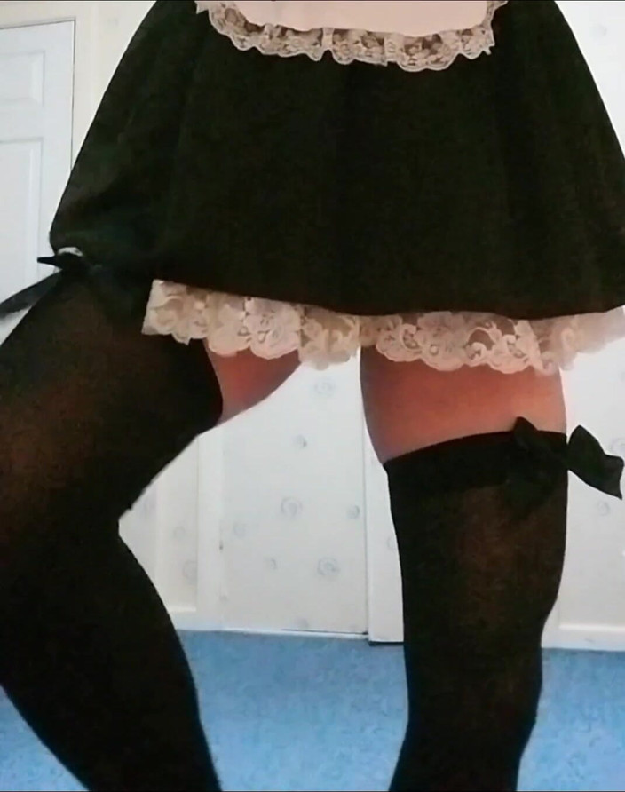 Cindy Belfast: Slicka min blonda Sissy-piga sperma